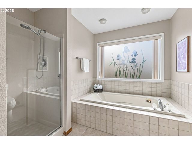 16080 Nw SOMERSET Dr, Beaverton, OR 97006