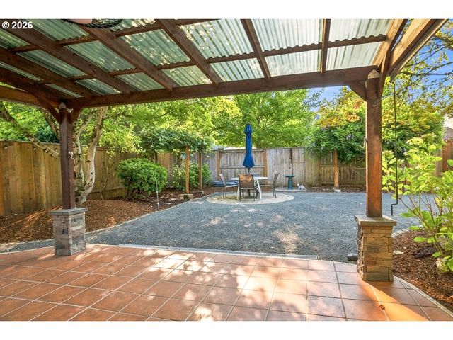 16080 Nw SOMERSET Dr, Beaverton, OR 97006
