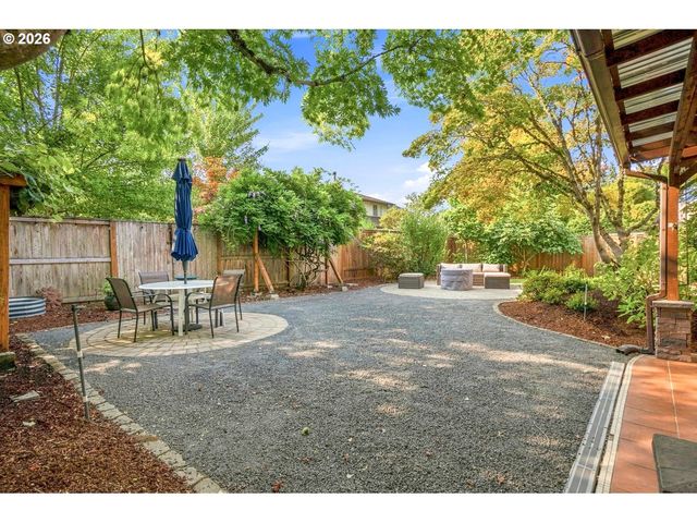 16080 Nw SOMERSET Dr, Beaverton, OR 97006