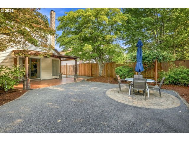 16080 Nw SOMERSET Dr, Beaverton, OR 97006
