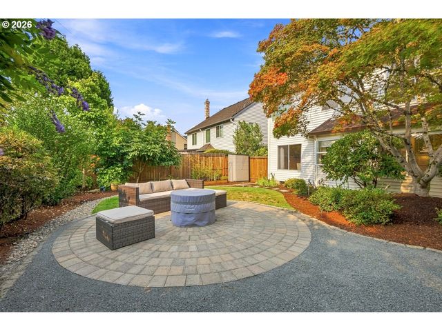 16080 Nw SOMERSET Dr, Beaverton, OR 97006