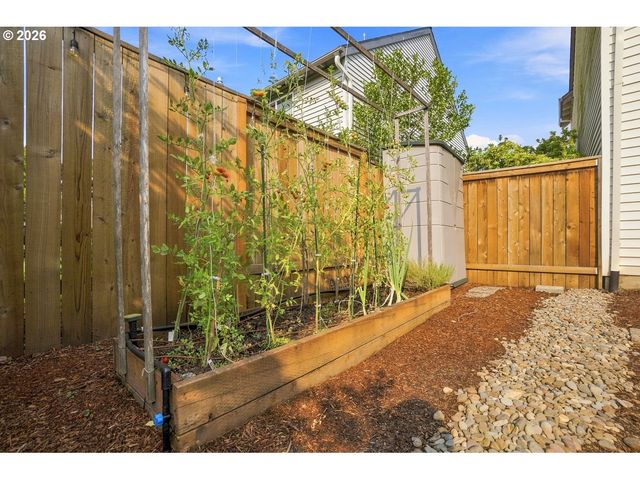 16080 Nw SOMERSET Dr, Beaverton, OR 97006