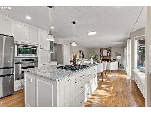 16080 Nw SOMERSET Dr, Beaverton, OR 97006