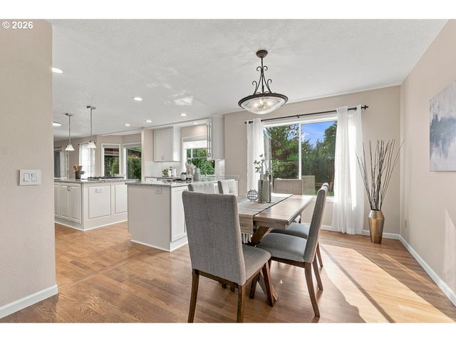 16080 Nw SOMERSET Dr, Beaverton, OR 97006