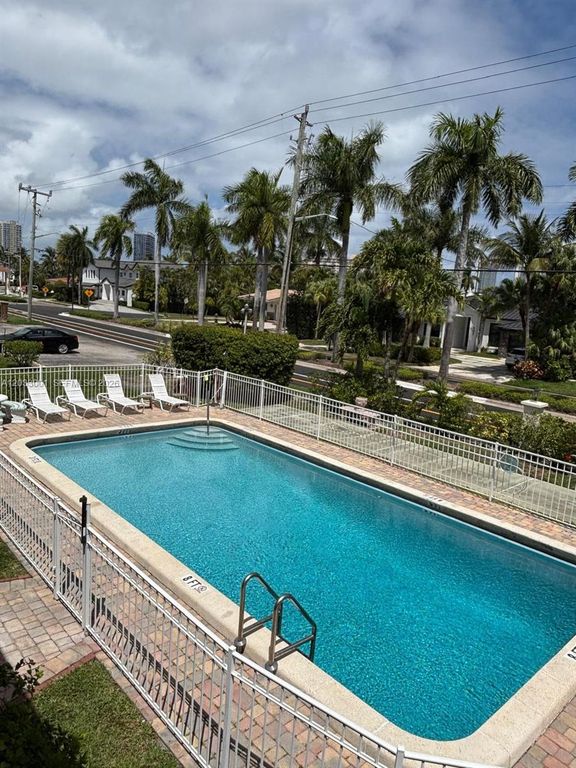 500 Layne Blvd 12, Hallandale Beach, FL 33009