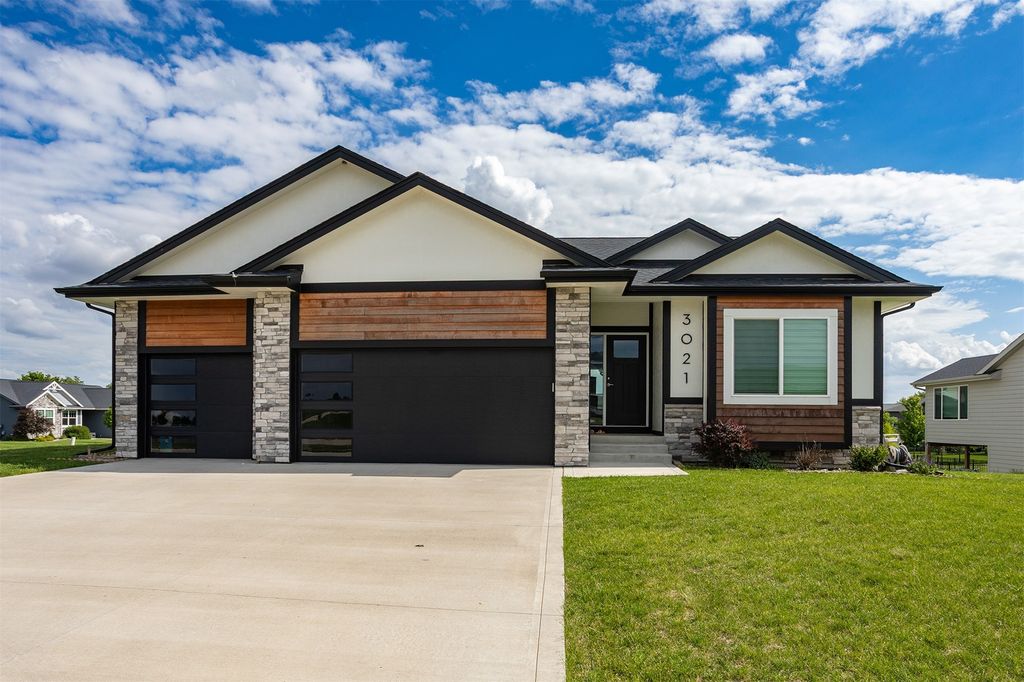 3021 NE 17th Street, Ankeny, IA 50021