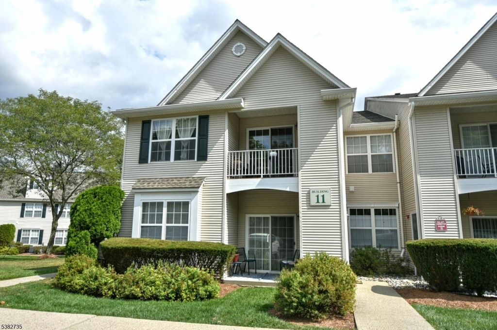 402 Cambridge Dr 402, Butler Boro, NJ 07405