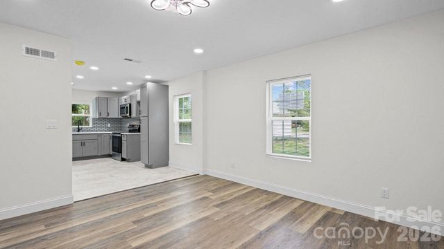102 W Carolina Avenue, Bessemer City, NC 28016