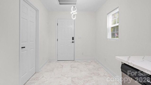 102 W Carolina Avenue, Bessemer City, NC 28016