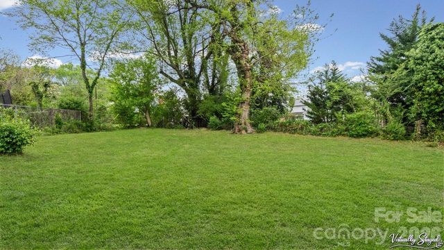 102 W Carolina Avenue, Bessemer City, NC 28016