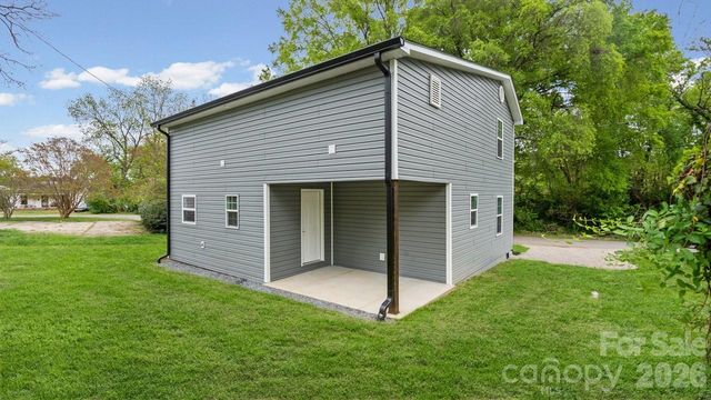 102 W Carolina Avenue, Bessemer City, NC 28016