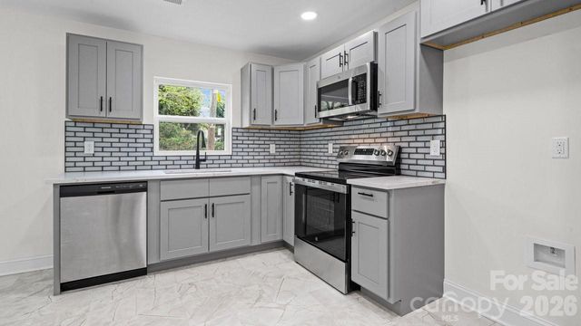 102 W Carolina Avenue, Bessemer City, NC 28016