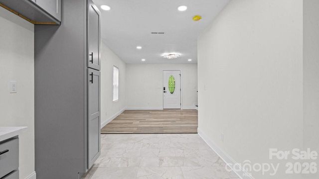 102 W Carolina Avenue, Bessemer City, NC 28016