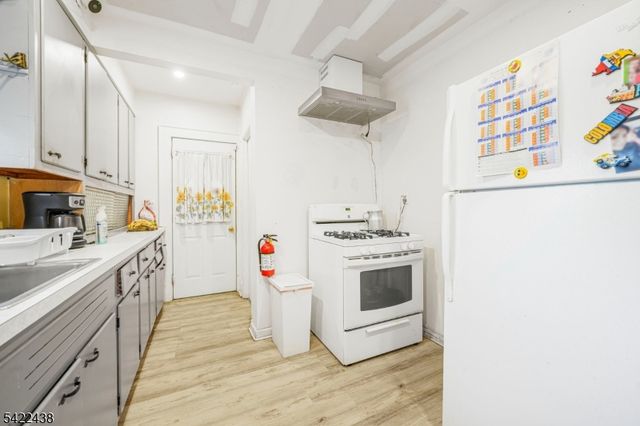 15 Donald Pl, Elizabeth City, NJ 07208