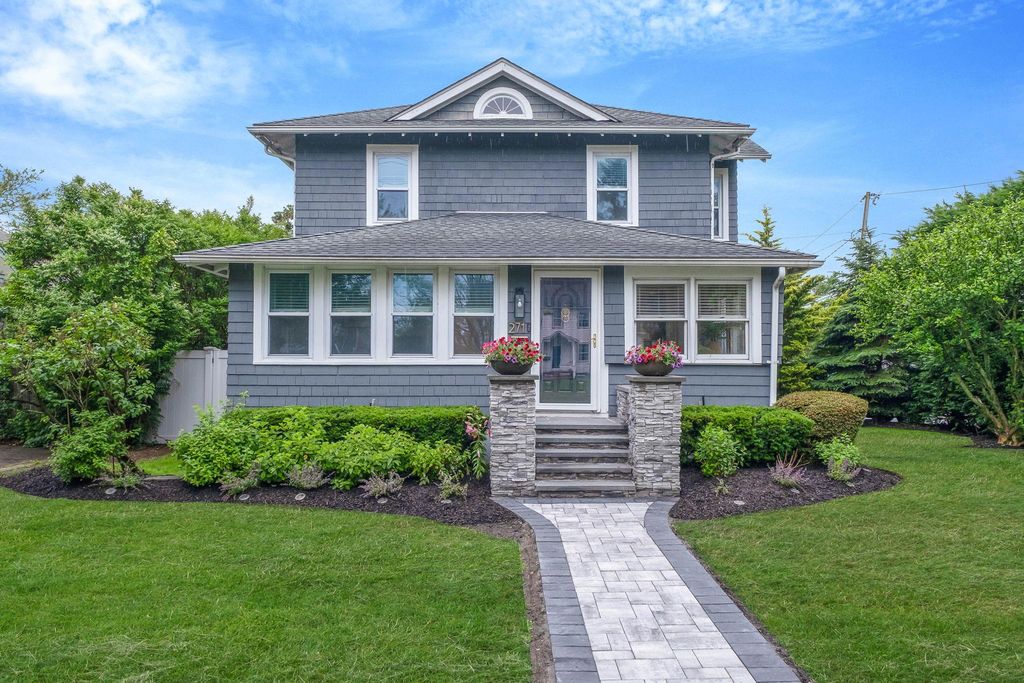 271 Foster Avenue, Sayville, NY 11782