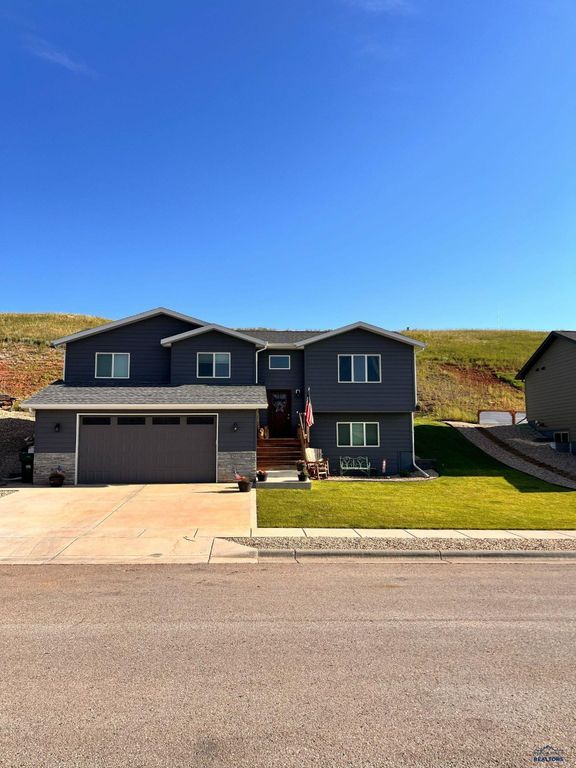 2659 MEADOWS DR, Sturgis, SD 57785