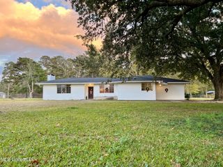 174 Victory Road, Laurel, MS 39443