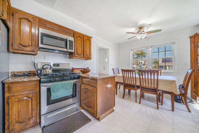 18026 Oakley Avenue, Lansing, IL 60438