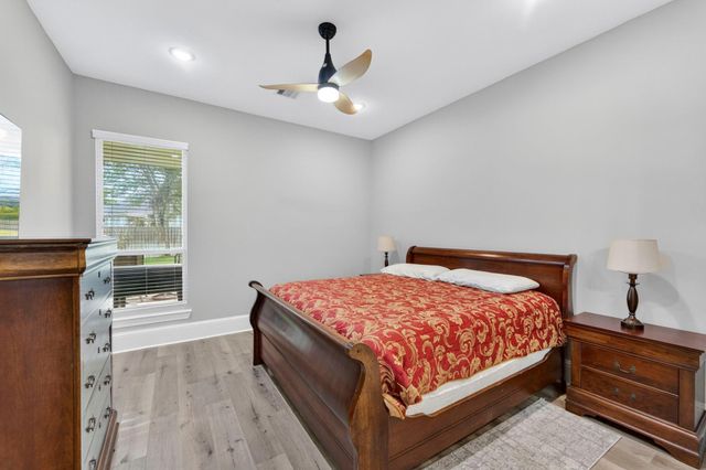 101 Bentwood Drive, Montgomery, TX 77356