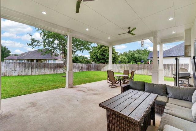 101 Bentwood Drive, Montgomery, TX 77356