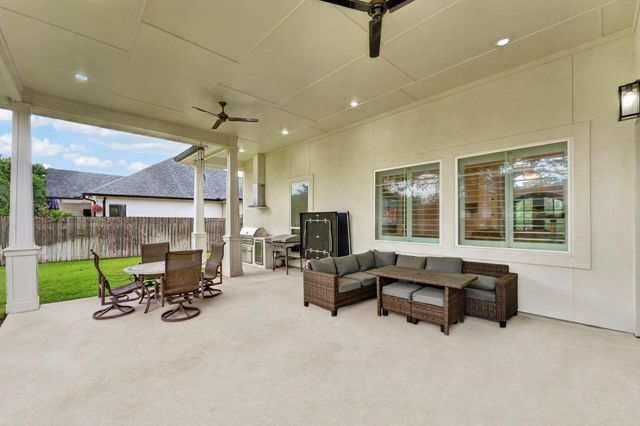 101 Bentwood Drive, Montgomery, TX 77356