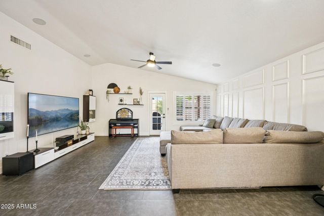 6560 E SADDLEBACK Street, Mesa, AZ 85215