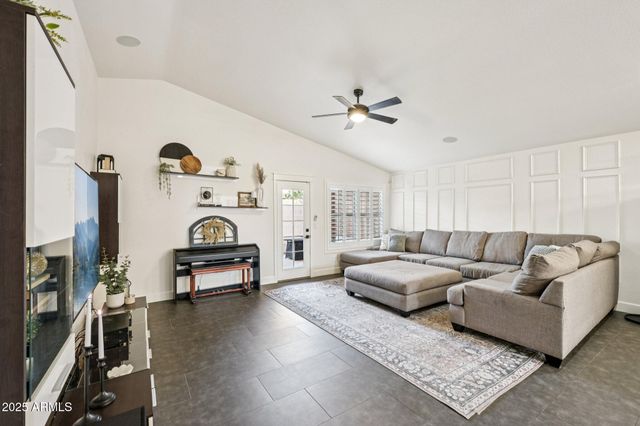 6560 E SADDLEBACK Street, Mesa, AZ 85215