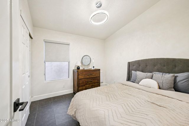 6560 E SADDLEBACK Street, Mesa, AZ 85215