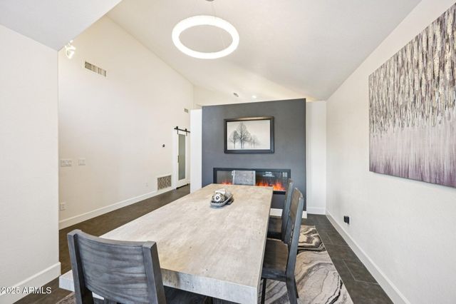 6560 E SADDLEBACK Street, Mesa, AZ 85215