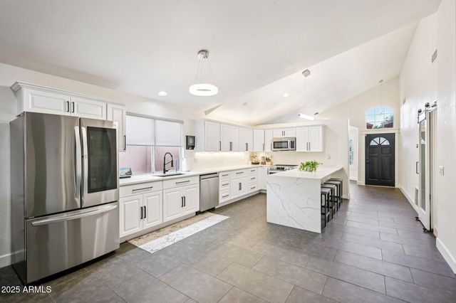 6560 E SADDLEBACK Street, Mesa, AZ 85215