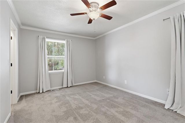 10216 N Main Street, Kansas City, MO 64155