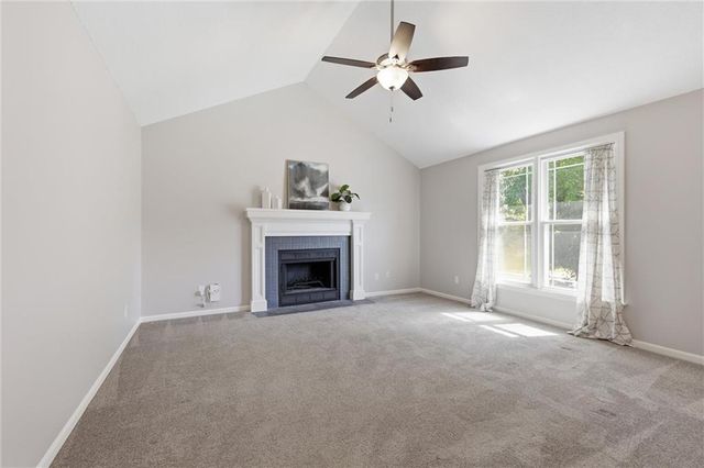 10216 N Main Street, Kansas City, MO 64155