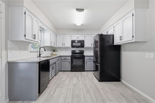 10216 N Main Street, Kansas City, MO 64155