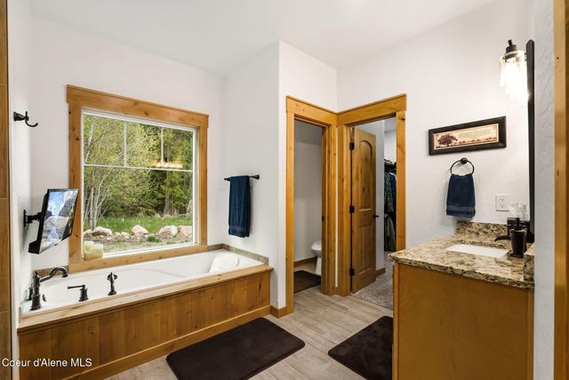 474 Granite Ridge Rd E, Sandpoint, ID 83864