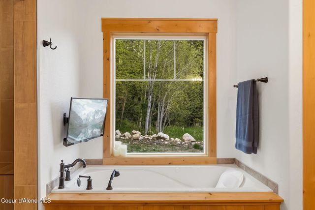 474 Granite Ridge Rd E, Sandpoint, ID 83864