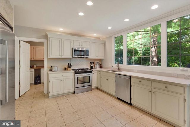 181 GREEN VALLEY RD, Sinking Spring, PA 19608
