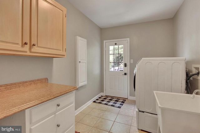 181 GREEN VALLEY RD, Sinking Spring, PA 19608