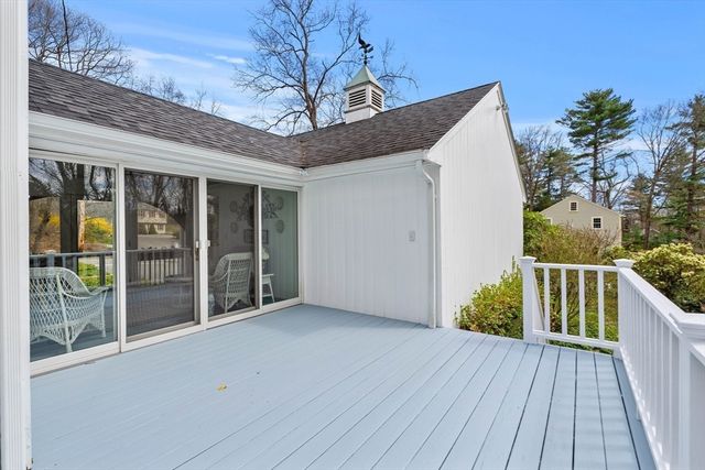 26 Canterbury Hill Rd, Topsfield, MA 01983