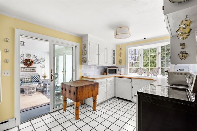 26 Canterbury Hill Rd, Topsfield, MA 01983