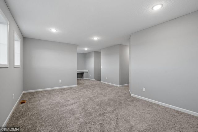 16590 Ulysses Street NW, Elk River, MN 55330