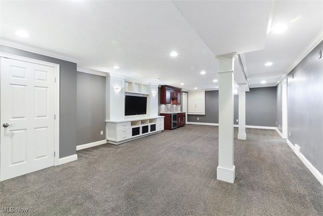 196 Chisholm Court, Aurora, OH 44202