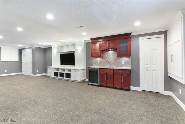 196 Chisholm Court, Aurora, OH 44202