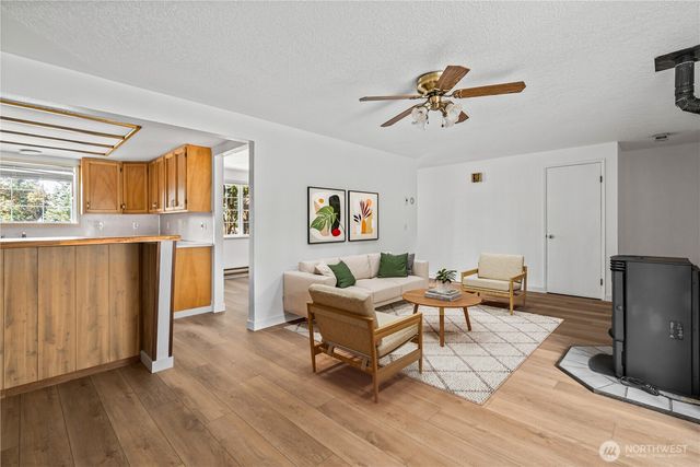 1206 Independence Court, Oak Harbor, WA 98277