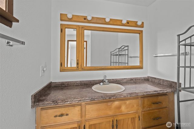 1206 Independence Court, Oak Harbor, WA 98277