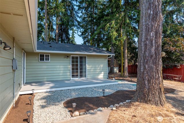 1206 Independence Court, Oak Harbor, WA 98277