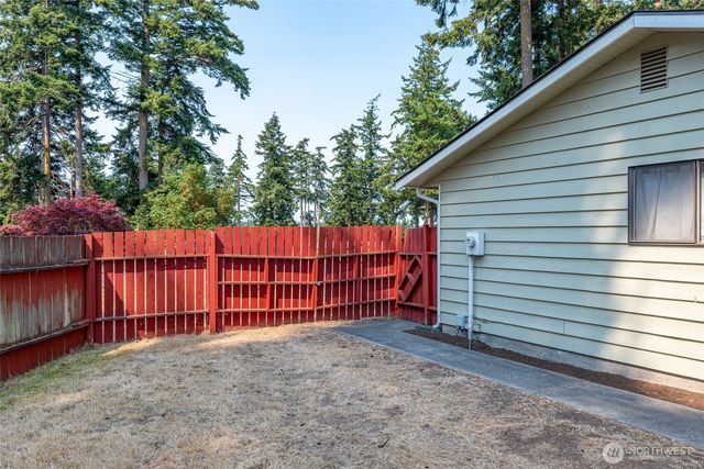 1206 Independence Court, Oak Harbor, WA 98277