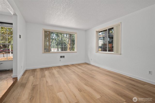 1206 Independence Court, Oak Harbor, WA 98277