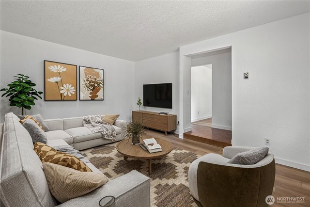 1206 Independence Court, Oak Harbor, WA 98277