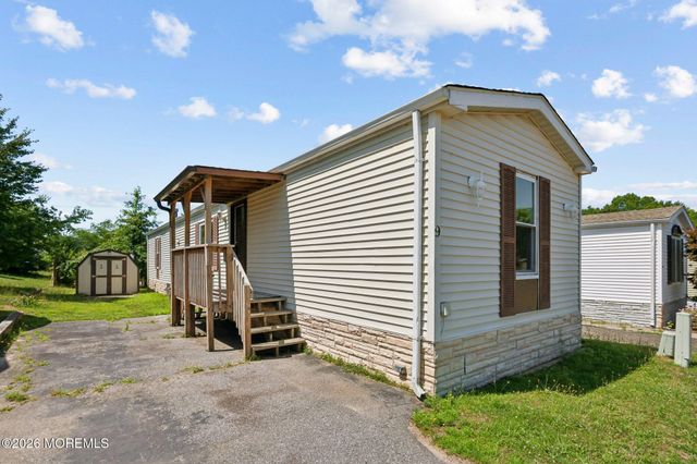 9 Secretariat Street, Howell, NJ 07731