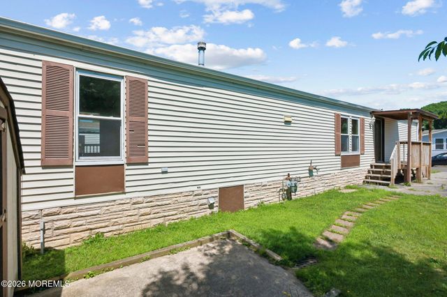 9 Secretariat Street, Howell, NJ 07731